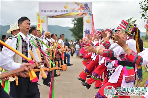 传统彝族表演拉开比赛序幕