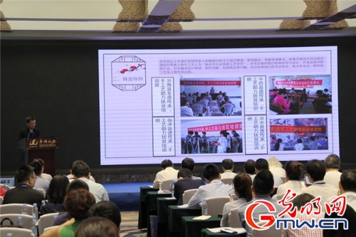 从“指尖技艺”到“指尖经济” 非遗扶贫“扶智”更“扶志” 从“指尖技艺”到“指尖经济” 非遗扶贫“扶智”更“扶志”