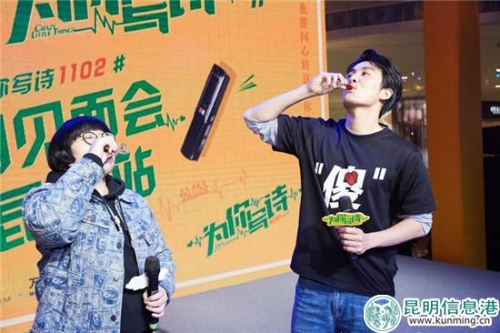 吴克群、颜如晶挑战吃蚂蚱