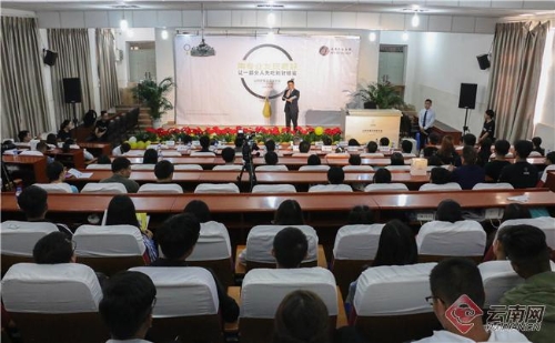 00300156176_03c632a8