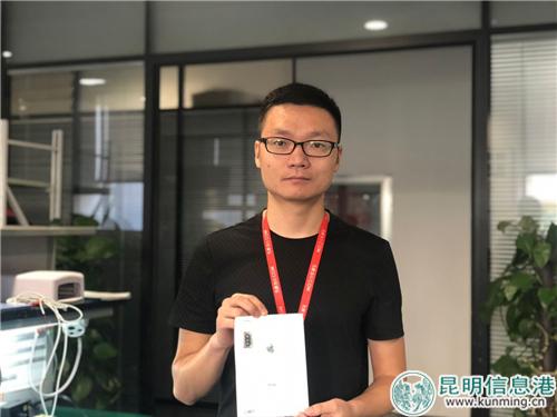 九机售后中心总监喻政新。记者马文焘摄