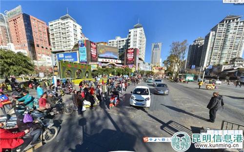 人车混行造成金碧路交通拥堵。 人车混行造成金碧路交通拥堵。