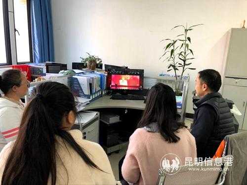 各系部组织收看宪法晨读活动