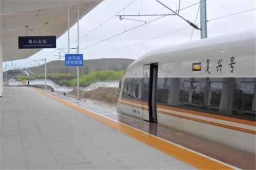 10条高铁新线年底前开通，试运行车上3瓶矿泉水惊呆众人！