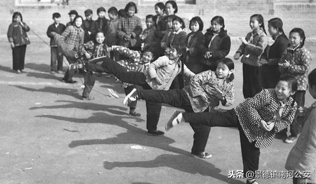 太会玩！这就是我们的童年啊！