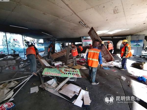 图片1:拆除工作现场 图片1:拆除工作现场