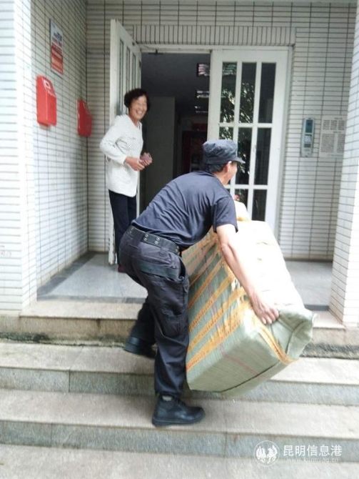 物业主动提供免费搬送服务。