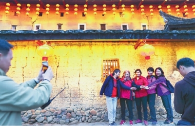 土楼群里过大年 土楼群里过大年