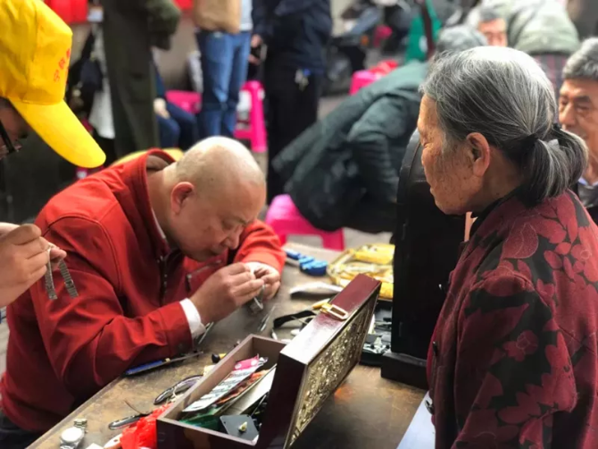 点击进入下一页