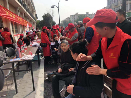 “沥公益”广场学雷锋