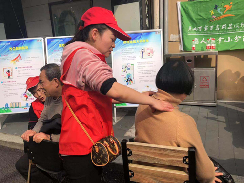 “沥公益”广场学雷锋