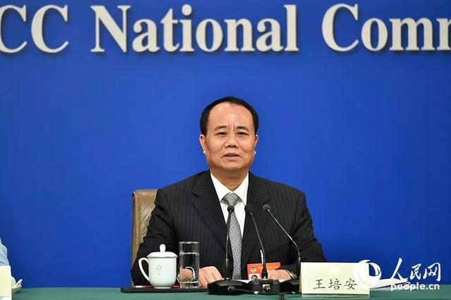 首场政协记者会，他为何放了这句“狠话”？