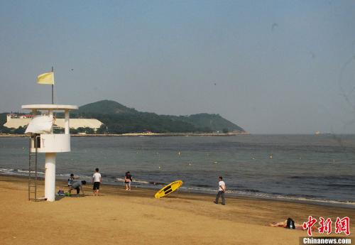 资料图:澳门黑沙海滩。<a target='_blank' href='http://www.chinanews.com/'>中新社</a>发 毕永光 摄 点击进入下一页