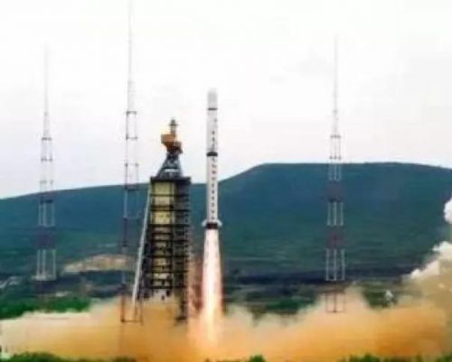 长征四号甲运载火箭用于发射我国首颗风云一号试验气象卫星