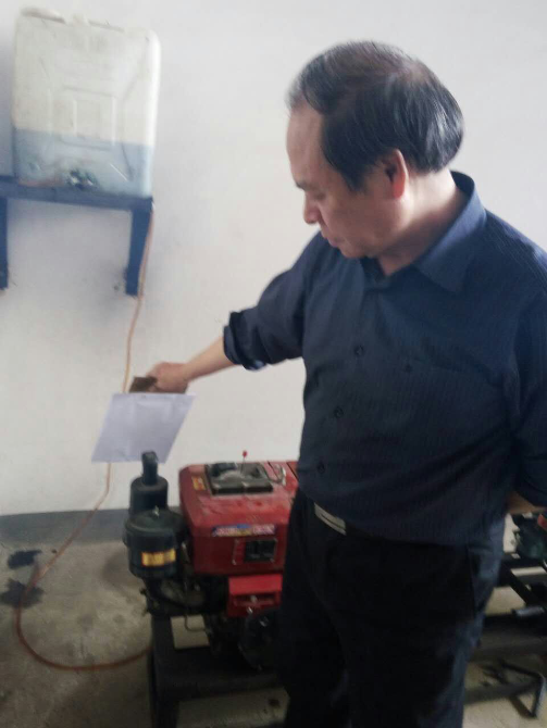 单酯燃油4号，烟冲白纸，洁白如新