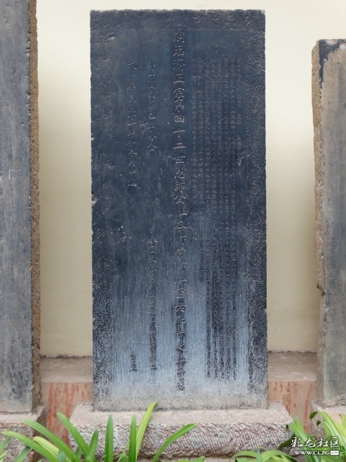 曾于民国初与当时任云南宪兵司令、警察厅长的朱德相善,二人常诣寺中对弈品茗,赏兰吟诗的昙华寺方丈映空,于民国十一年冬圆寂后,陈度为其撰释映空塔铭,图为至今仍立于昙华寺碑林的《释映空塔铭》,由泸西陈度(古逸)撰 昆池徐兆£书 沐继远摄 曾于民国初与当时任云南宪兵司令、警察厅长的朱德相善,二人常诣寺中对弈品茗,赏兰吟诗的昙华寺方丈映空,于民国十一年冬圆寂后,陈度为其撰释映空塔铭,图为至今仍立于昙华寺碑林的《释映空塔铭》,由泸西陈度(古逸)撰 昆池徐兆£书 沐继远摄