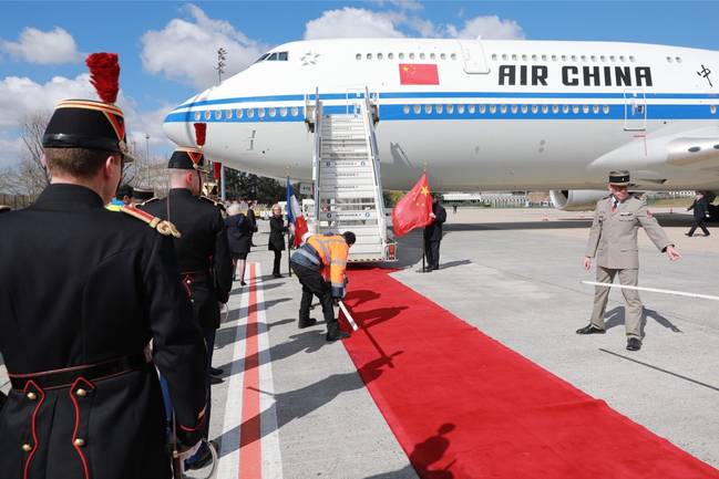 时政新闻眼丨尼斯夜谈、战机护航、凯旋门迎宾,一场特殊之访来了 时政新闻眼丨尼斯夜谈、战机护航、凯旋门迎宾,一场特殊之访来了