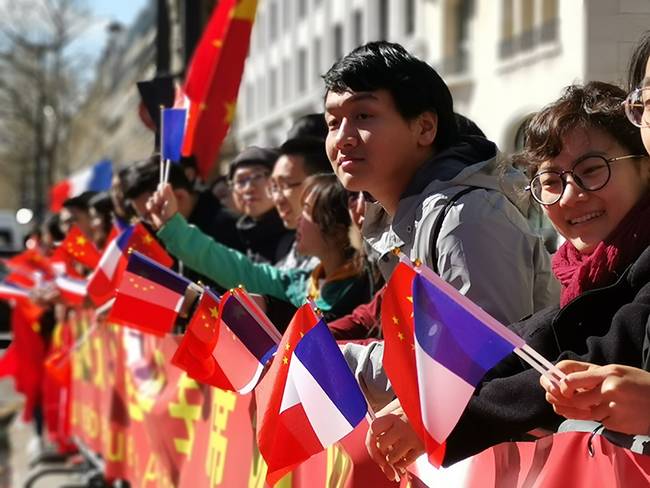 时政新闻眼丨尼斯夜谈、战机护航、凯旋门迎宾,一场特殊之访来了 时政新闻眼丨尼斯夜谈、战机护航、凯旋门迎宾,一场特殊之访来了