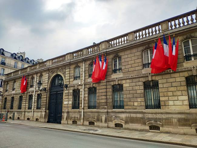 时政新闻眼丨尼斯夜谈、战机护航、凯旋门迎宾,一场特殊之访来了 时政新闻眼丨尼斯夜谈、战机护航、凯旋门迎宾,一场特殊之访来了