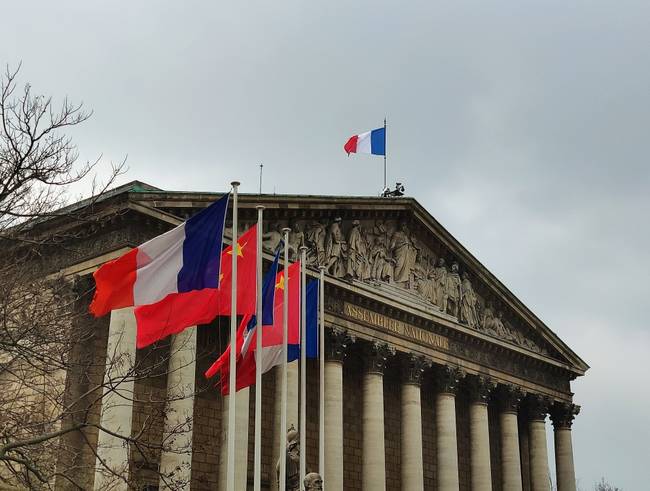 时政新闻眼丨尼斯夜谈、战机护航、凯旋门迎宾,一场特殊之访来了 时政新闻眼丨尼斯夜谈、战机护航、凯旋门迎宾,一场特殊之访来了