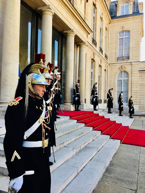 时政新闻眼丨尼斯夜谈、战机护航、凯旋门迎宾,一场特殊之访来了 时政新闻眼丨尼斯夜谈、战机护航、凯旋门迎宾,一场特殊之访来了