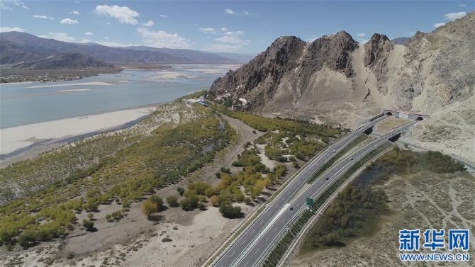 （西藏民主改革60周年）（1）路见西藏