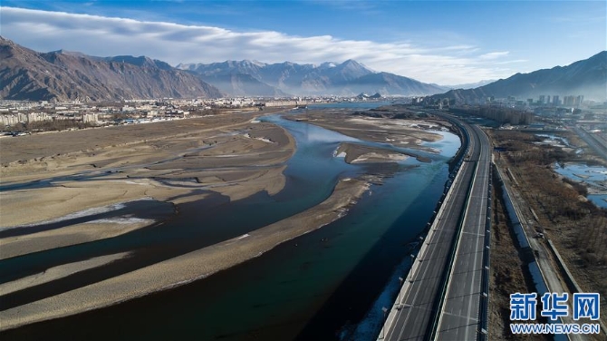 （西藏民主改革60周年）（2）路见西藏