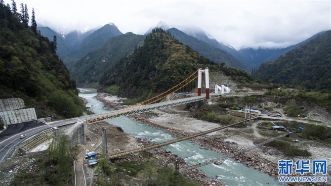 （西藏民主改革60周年）（12）路见西藏