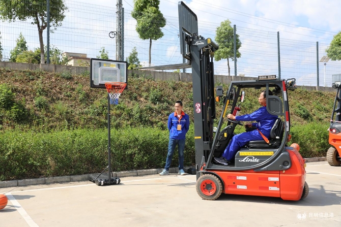 叉车比赛 叉车比赛