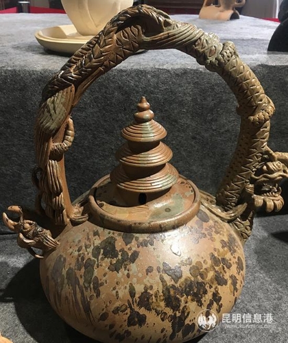 展出“非遗”白陶作品 展出“非遗”白陶作品