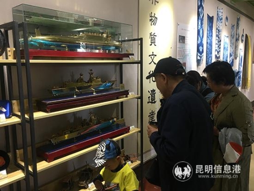 市民游客参观 市民游客参观