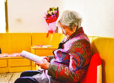 “总书记,我又能看书啦”——“老阿姨”龚全珍眼科手术记 “总书记,我又能看书啦”——“老阿姨”龚全珍眼科手术记