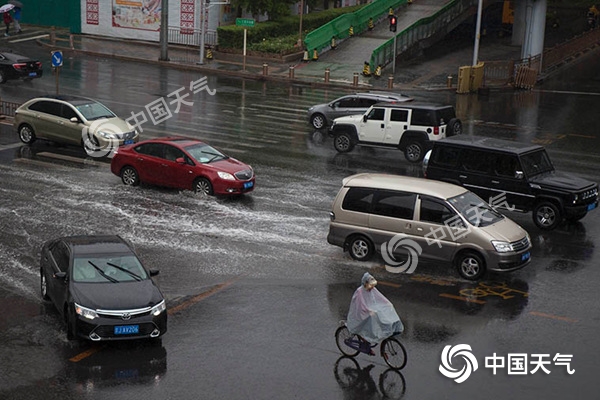 华南等地强降雨持续 北方高温消退