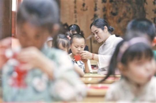 非遗传承人“酵母式”传承“徽州剪纸”