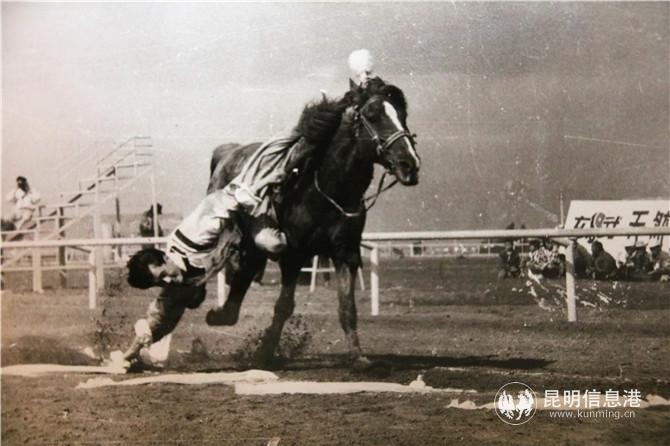 黄曙拍摄冲洗的照片2。记者甘凌菲 摄 黄曙拍摄冲洗的照片2。记者甘凌菲 摄