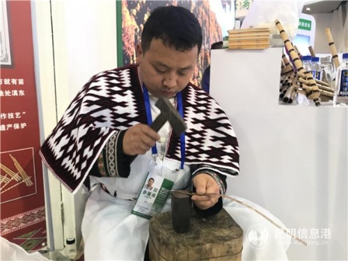 苗族芦笙制作技艺。记者俞逍 摄 苗族芦笙制作技艺。记者俞逍 摄