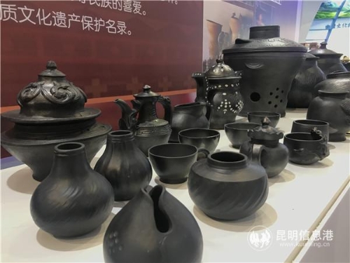 香格里拉黑陶。记者俞逍 摄 香格里拉黑陶。记者俞逍 摄