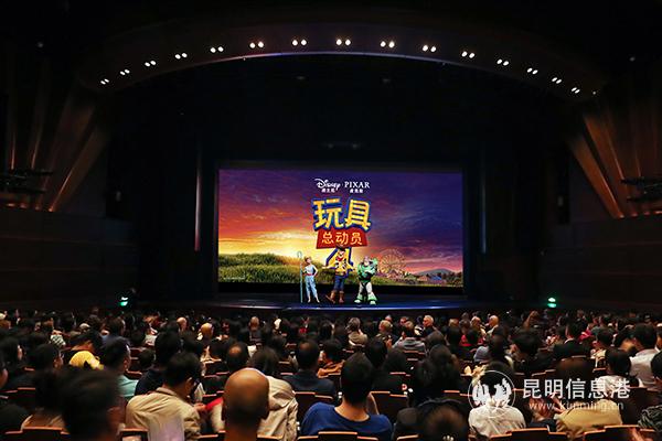 胡迪、巴斯光年、牧羊女惊喜登台 胡迪、巴斯光年、牧羊女惊喜登台