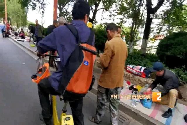 昆明有条奇葩“花子街”！“欧米茄”手表、手机、过期食药品、旧货等啥都有