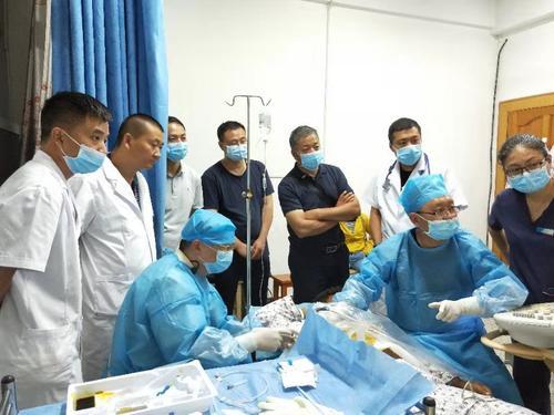 救治7名缅甸籍野生菌中毒者 2.jpeg