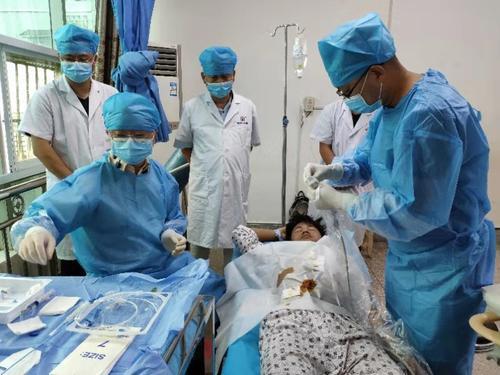 救治7名缅甸籍野生菌中毒者 1.jpeg