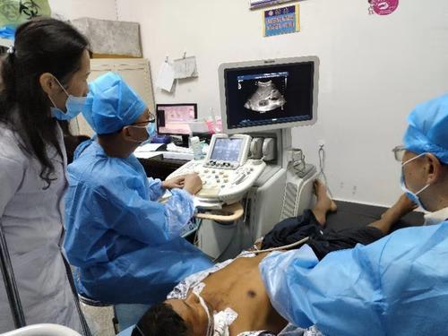 救治7名缅甸籍野生菌中毒者 3.jpeg