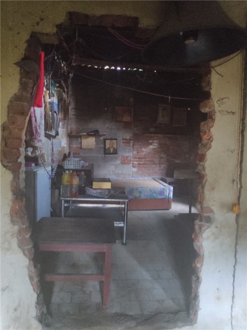 汤家保老人简陋的住所。