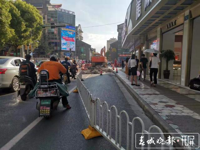 燃气施工 市中心景星街和正义路部分路段围挡了 (3).jpg