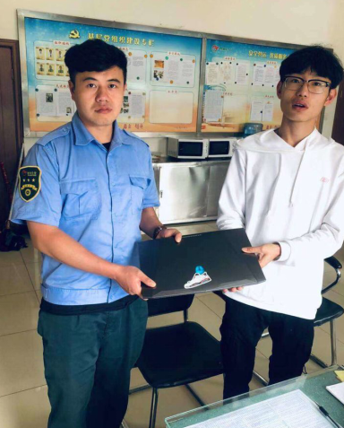 乘客取回电脑(昆明公交好人好事不间断) 乘客取回电脑(昆明公交好人好事不间断)