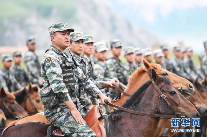 (新华全媒头条·爱国情 奋斗者·图文互动)(1)初心不改 红心向党——西部战区陆军某旅玉树独立骑兵连连长尼都塔生一家四代跟党走纪实