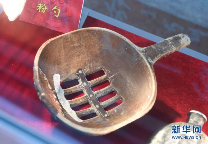 (壮丽70年·奋斗新时代——记者再走长征路·图文互动)(5)一根粉条里的初心