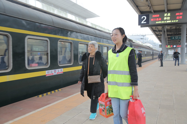 铁路助推云南河口从小城变大口岸。刘昊亮 摄2 铁路助推云南河口从小城变大口岸。刘昊亮 摄2