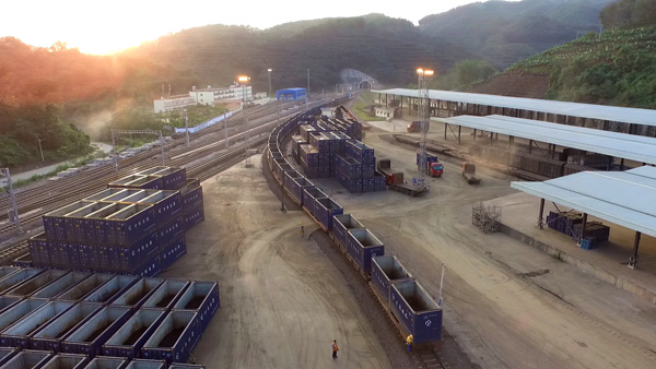 铁路助推云南河口从小城变大口岸。刘昊亮 摄4 铁路助推云南河口从小城变大口岸。刘昊亮 摄4