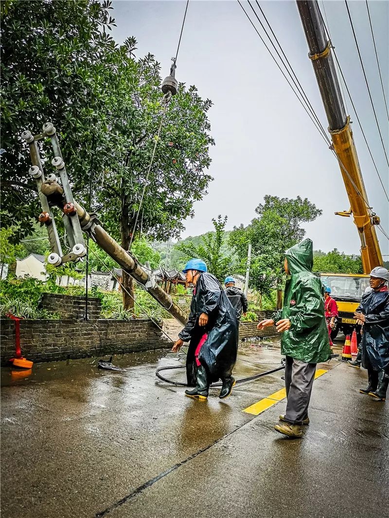 狂暴的台风中，请记住这些无畏的“平民英雄”！